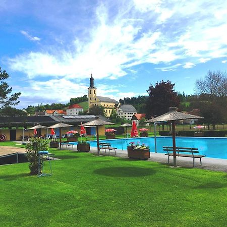 Ferienwohnung Am Freibad ロイトシャッハ エクステリア 写真