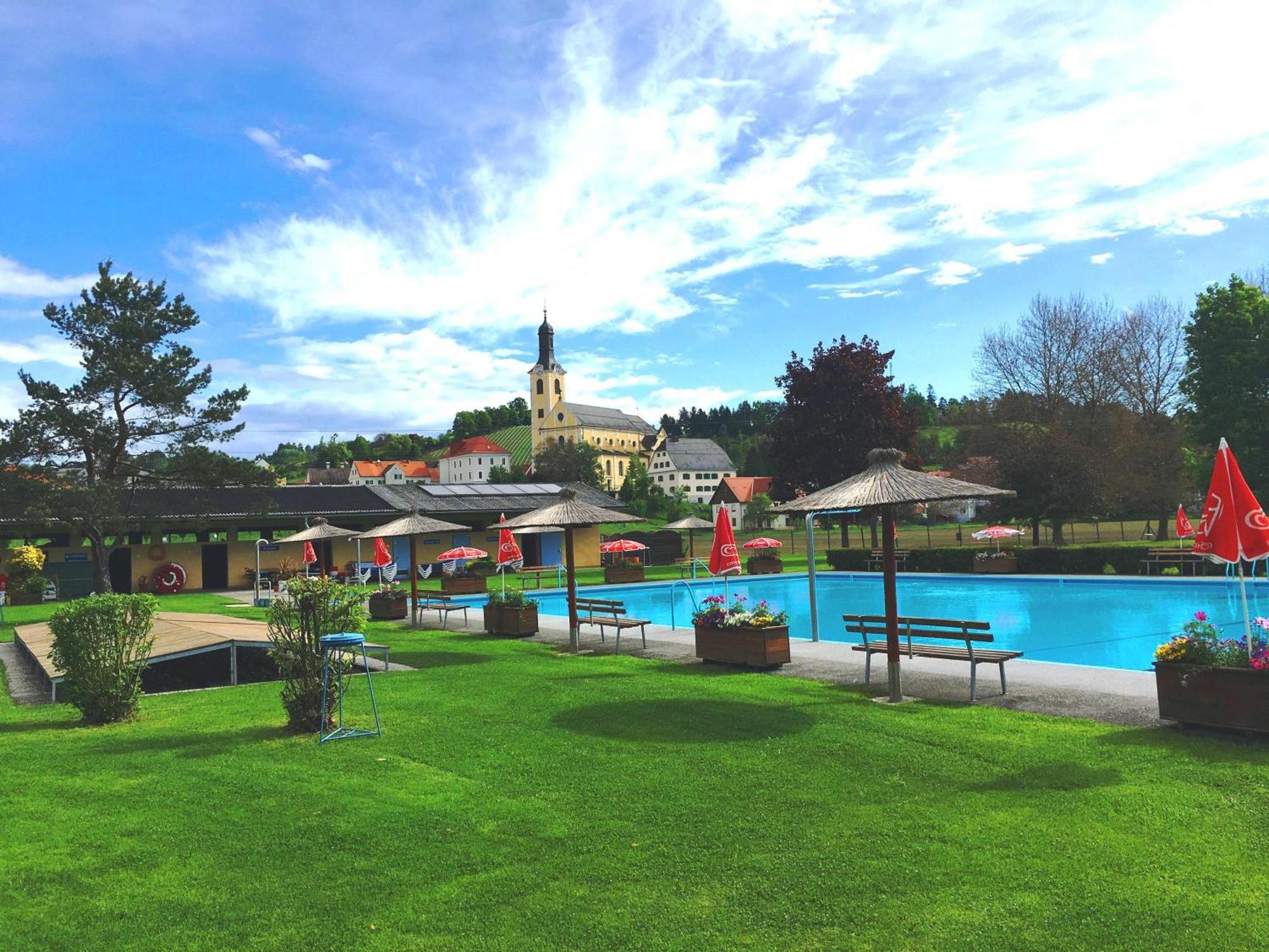 Ferienwohnung Am Freibad ロイトシャッハ エクステリア 写真