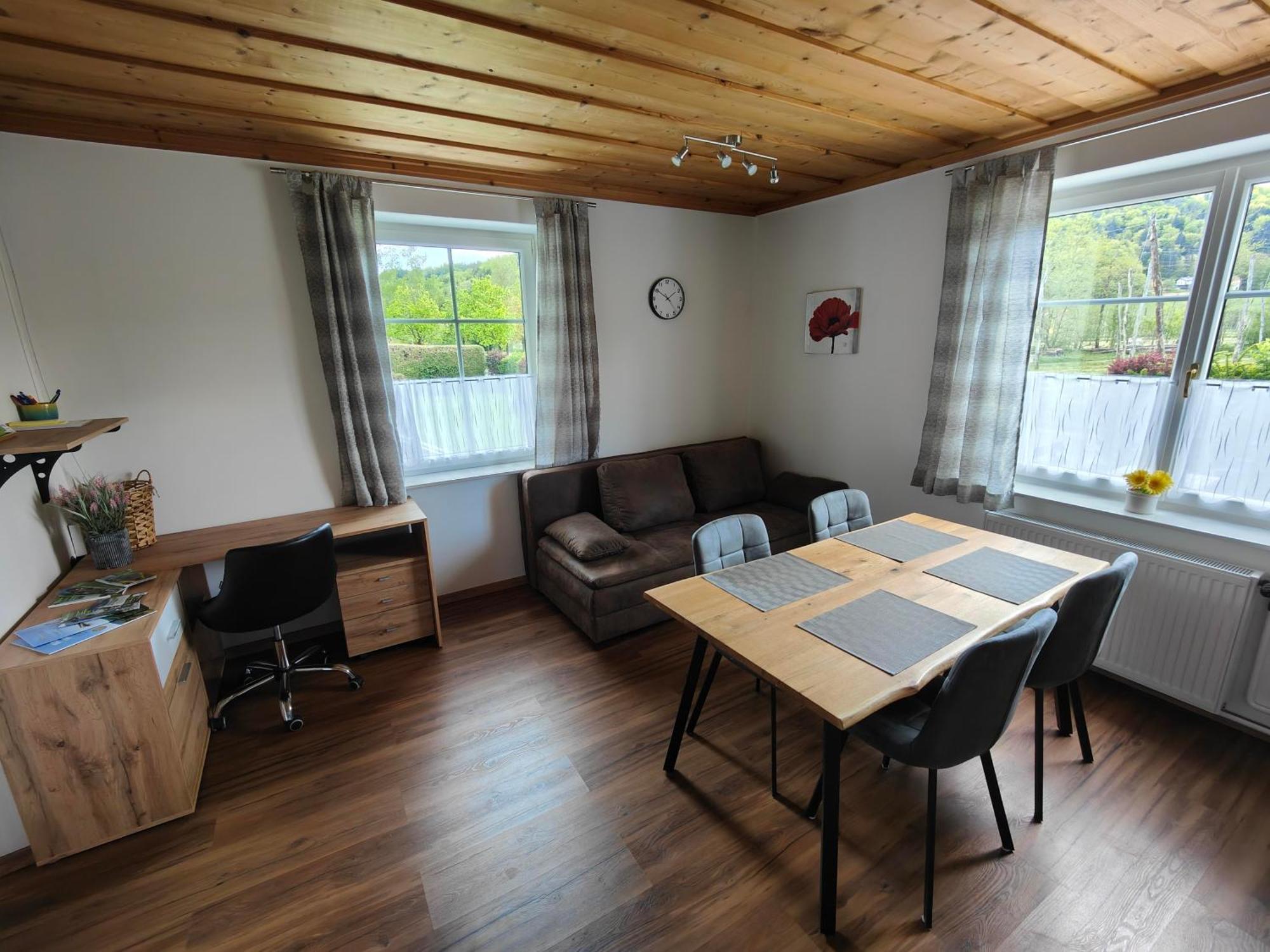 Ferienwohnung Am Freibad ロイトシャッハ エクステリア 写真